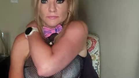 Lexa bone online show from August 3, 6:20 am