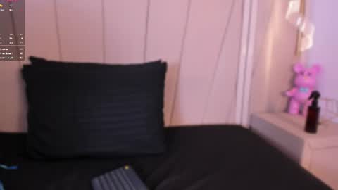 lexiee__ online show from August 12, 3:14 pm