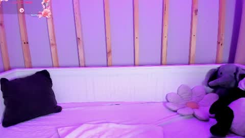 lexirouge           online show from August 11, 12:40 pm