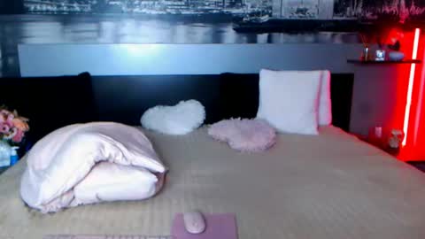Amalia online show from August 5, 9:35 pm