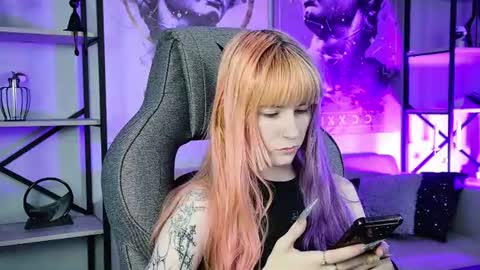 Lexiwenfords online show from July 26, 5:23 am