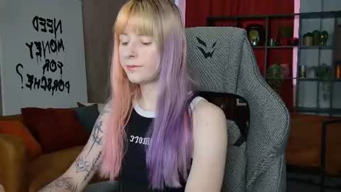 Lexiwenfords online show from August 7, 4:23 am