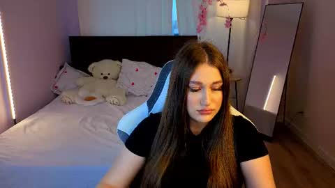 Lexy Gilbert online show from August 8, 1:00 pm