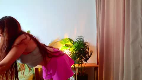 leyaastar online show from September 8, 7:04 am