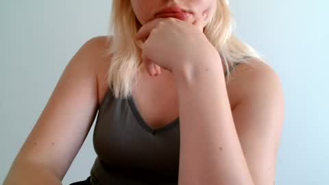 Leyla online show from August 3, 11:39 am