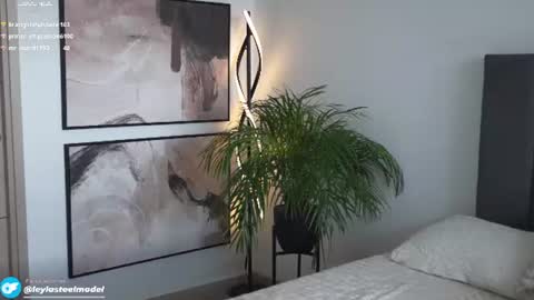 leyla_steel online show from August 8, 7:25 pm