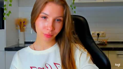 Leila online show from July 14, 1:44 am