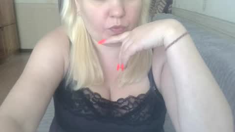 Leylisse online show from August 14, 1:26 pm