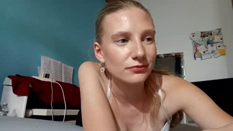 lia06_ online show from August 3, 6:15 pm