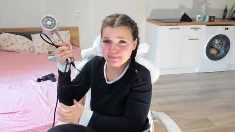 lia_2002_ online show from June 20, 5:24 pm