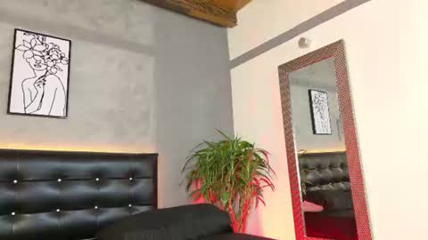 Lia James online show from September 4, 1:04 pm