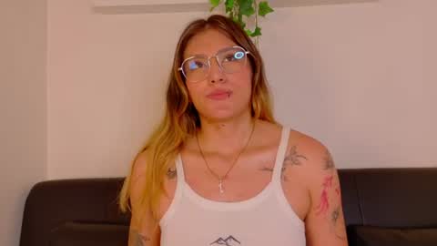 L I A   online show from August 5, 6:11 am