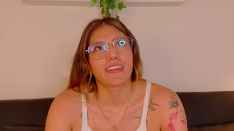 L I A   online show from August 5, 8:23 am