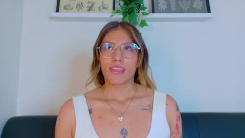 L I A   online show from August 7, 9:31 am