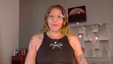 L I A   online show from August 14, 8:40 am