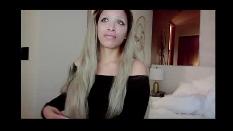 Lia Divina online show from August 3, 2:07 am