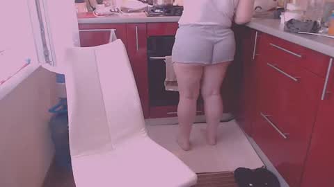 liahsofty online show from August 4, 12:57 pm