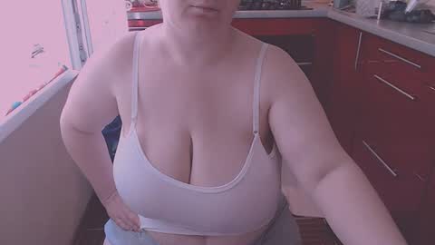 liahsofty online show from August 4, 2:03 pm