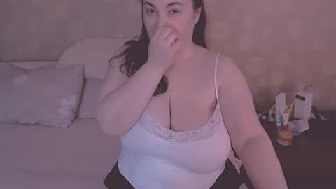 liahsofty online show from August 9, 4:30 pm