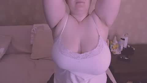 liahsofty online show from August 12, 9:50 pm