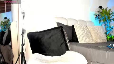 Laim online show from August 16, 1:09 am