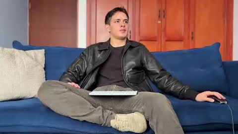 liam_enzho online show from August 3, 3:52 pm