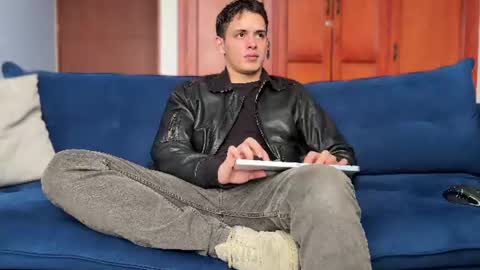 liam_enzho online show from August 3, 10:06 pm