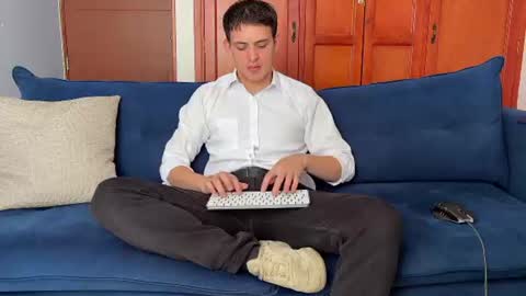 liam_enzho online show from August 4, 4:48 pm