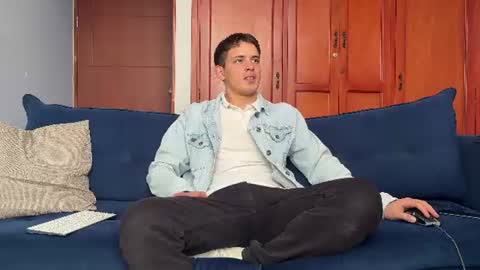 liam_enzho online show from August 5, 5:44 pm