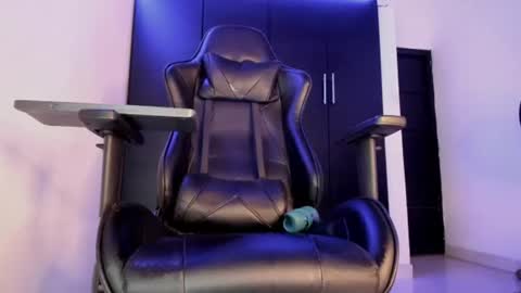liam_mateo_ online show from July 31, 6:30 am