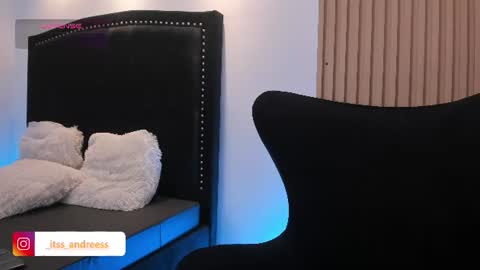 liam online show from August 10, 9:55 am