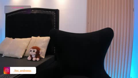 liam online show from August 14, 5:22 am