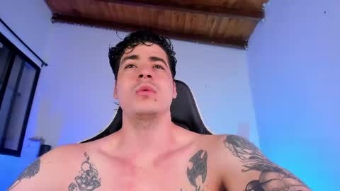 liamwyatt_ online show from August 16, 3:21 am