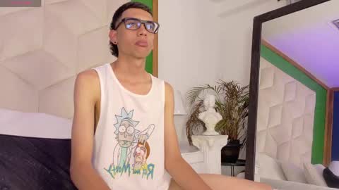 lian online show from May 22, 3:36 pm