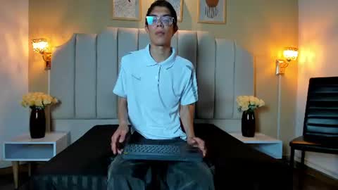 lianferrer_ online show from August 8, 11:32 am
