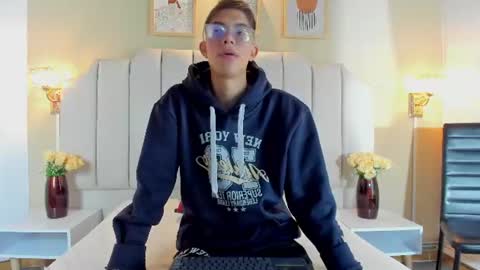 lianferrer_ online show from August 9, 12:28 pm