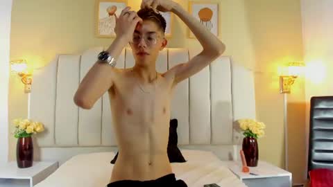 lianferrer_ online show from August 10, 6:31 pm