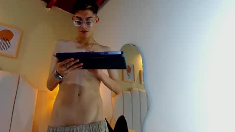 lianferrer_ online show from August 11, 1:46 pm