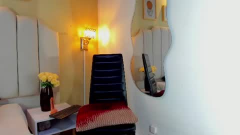 lianferrer_ online show from August 11, 3:58 pm