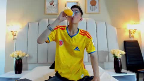lianferrer_ online show from August 12, 11:56 am