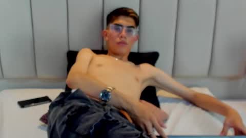 lianferrer_ online show from August 12, 1:02 pm