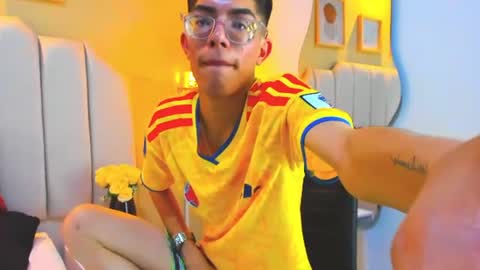 lianferrer_ online show from August 12, 5:26 pm