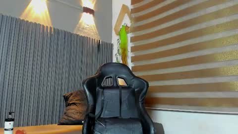 lianferrer_ online show from August 14, 11:25 am