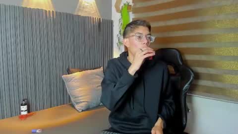 lianferrer_ online show from August 15, 11:25 am