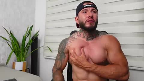 lianjones9 online show from August 14, 12:25 am