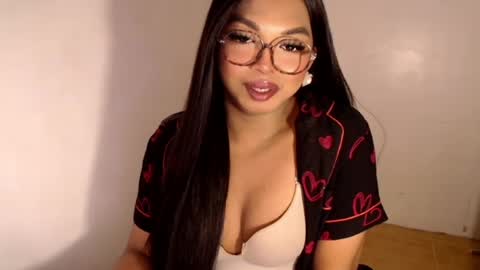 CALL ME LIANNA online show from August 4, 9:01 pm