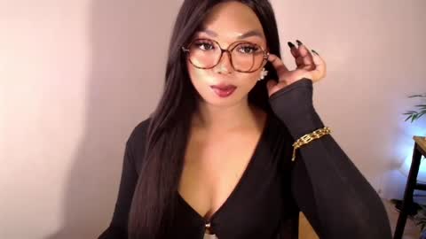 CALL ME LIANNA online show from August 18, 1:00 am