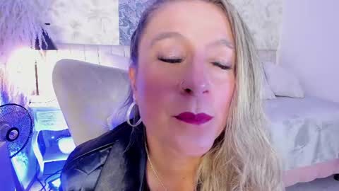 Lian online show from August 12, 8:44 pm
