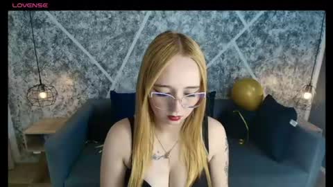 Lia Roberts online show from August 3, 1:51 pm