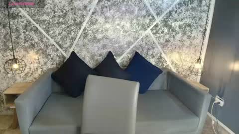 Lia Roberts online show from August 15, 2:43 pm